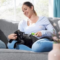 Frisco Deshedding Dog & Cat Brush -Frisco 206892 PT7. AC SS1800 V1600915915