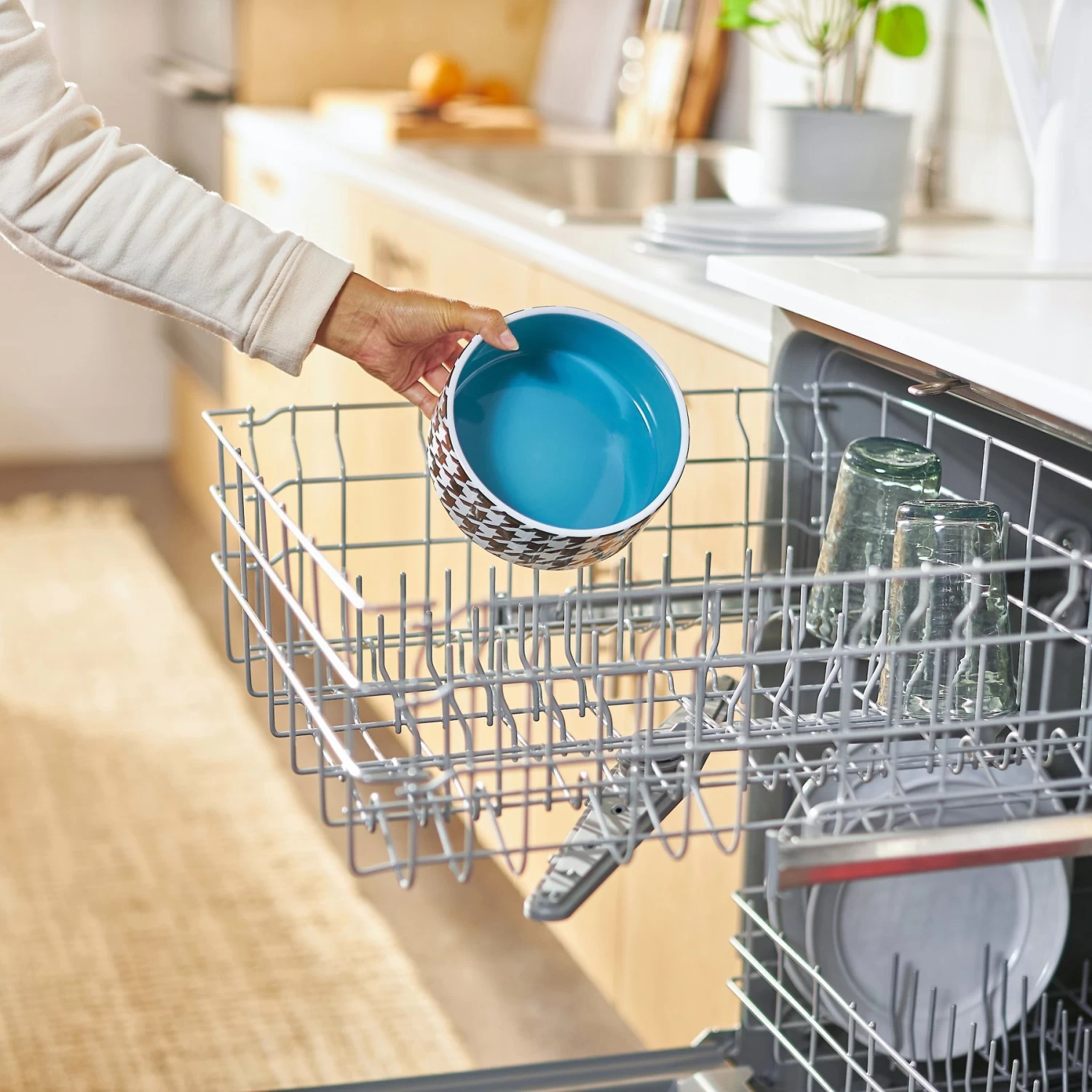 Frisco Houndstooth Non-skid Ceramic Dog Bowl 8 Frisco Houndstooth Non-skid Ceramic Dog Bowl - Image 6