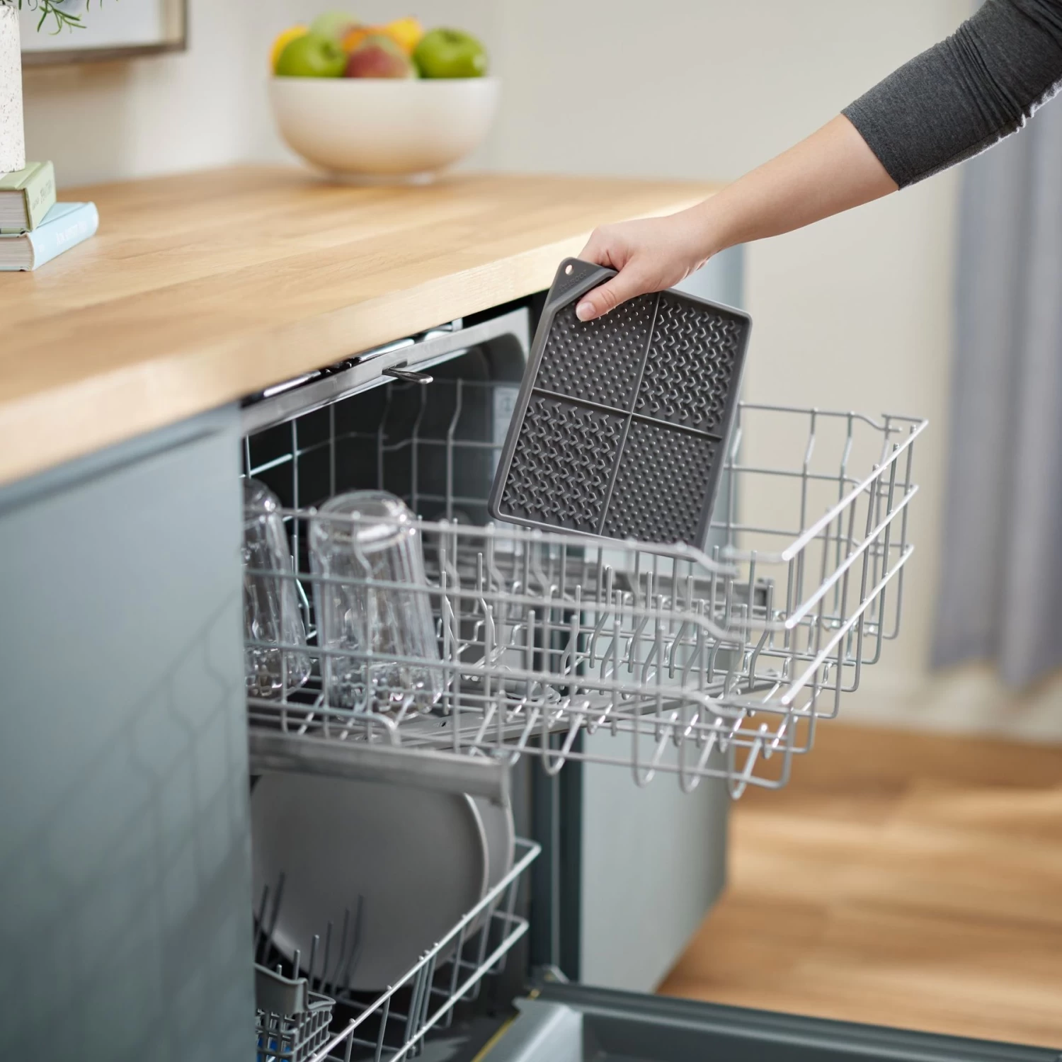 Frisco Non-skid Square Silicone Dog & Cat Lick Mat 7 Frisco Non-skid Square Silicone Dog & Cat Lick Mat - Image 5